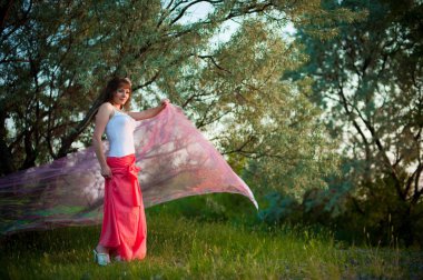 Летняя фотосессия красивой девушки.