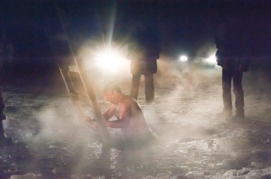 купание в проруби.