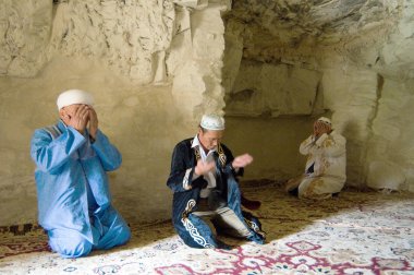 Казахстан. Паломники.