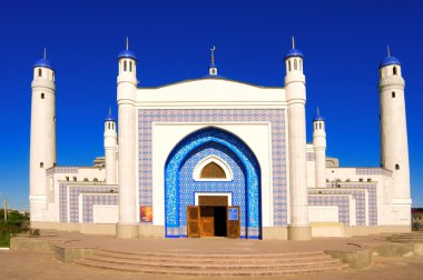 мечети и церкви в Казахстане.