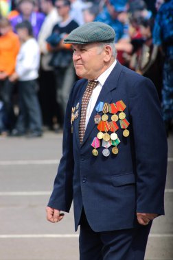 Городской праздник. У фонтана.