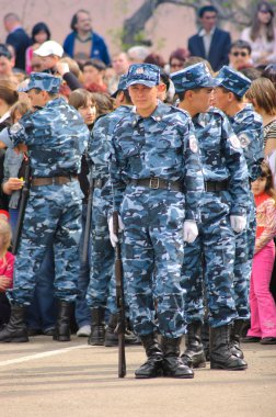 Городской праздник. У фонтана.