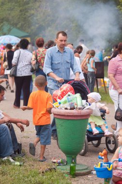 Горожане на празднике города.
