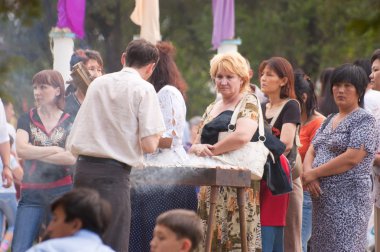 Горожане на празднике города.