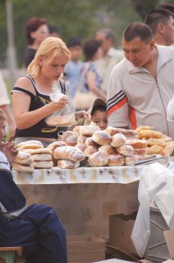 Горожане на празднике города.