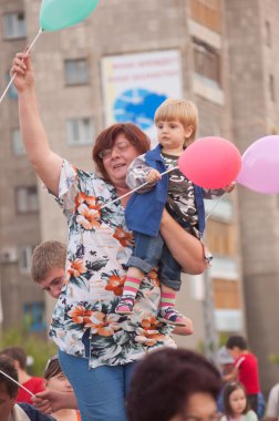 Горожане на празднике города.