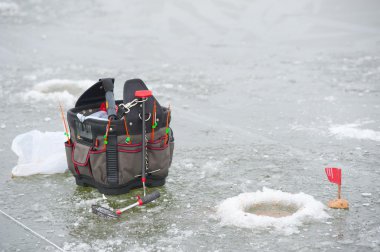 Соревнование по рыбной ловле. судьи.