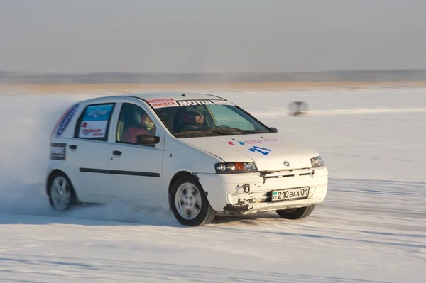 Зимние автогонки по льду. — Stockfoto