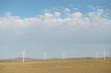 Rüzgar jeneratörleri insanlığın yararına çalışır..