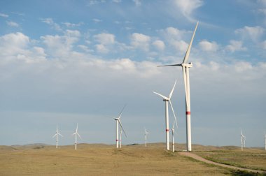 Rüzgar jeneratörleri insanlığın yararına çalışır..
