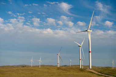 Rüzgar jeneratörleri insanlığın yararına çalışır..
