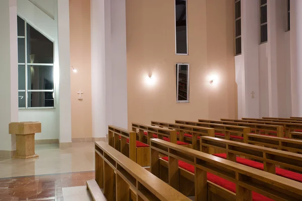 Interior da igreja moderna — Fotografia de Stock