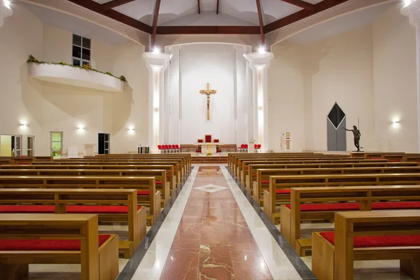 Interior da igreja moderna — Fotografia de Stock