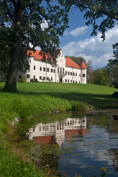 Luznica barokk kastély — Stock Fotó