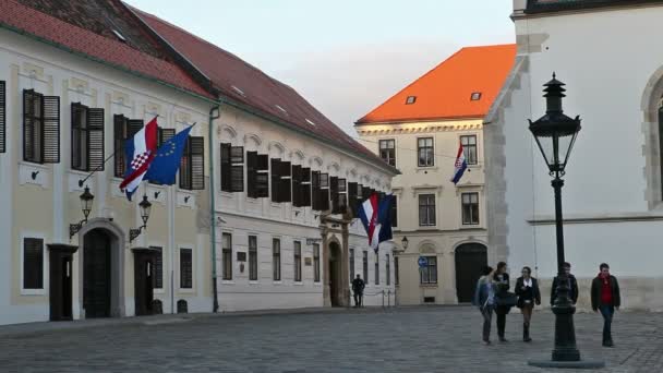 Η πλατεία του Αγίου Μάρκου με το Μέγαρο του Διοικητηρίου στο Ζάγκρεμπ — Αρχείο Βίντεο