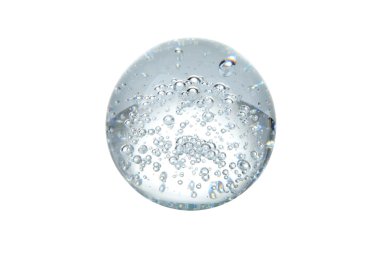 kristal küre üzerinde beyaz izole