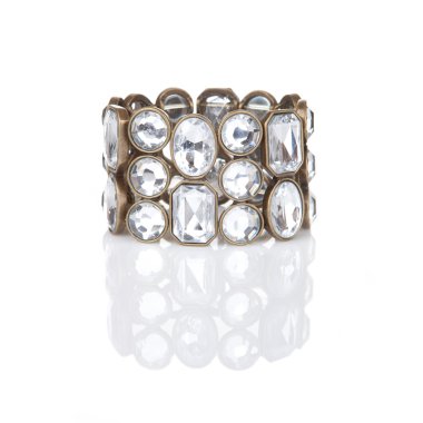 yansıması ile beyaz izole elmas bilezik