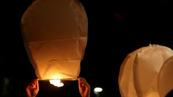 Mannelijke handen met Lampion — Stockvideo