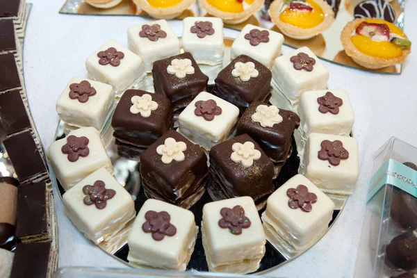 Variedad de pasteles de chocolate — Foto de Stock