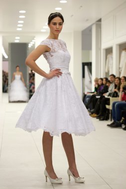moda gelinlik modeli