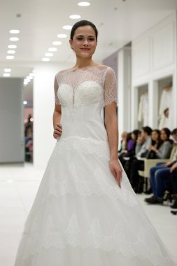 moda gelinlik modeli