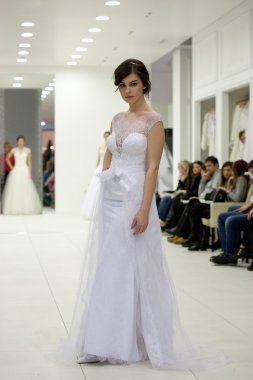 moda gelinlik modeli