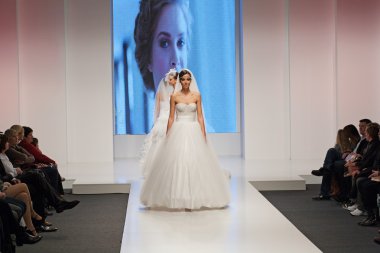 moda gelinlik modeli