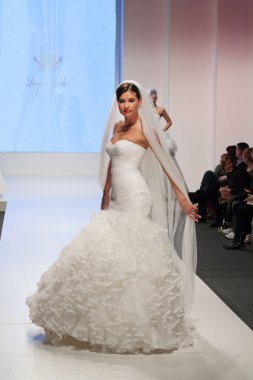 moda gelinlik modeli