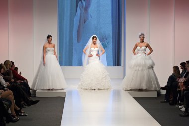 moda gelinlik modeli