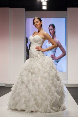 moda gelinlik modeli
