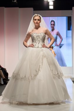 moda gelinlik modeli