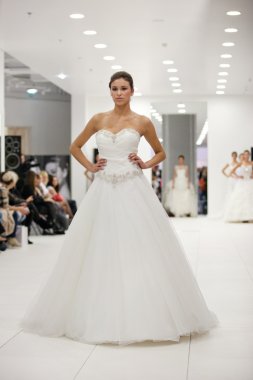 moda gelinlik modeli