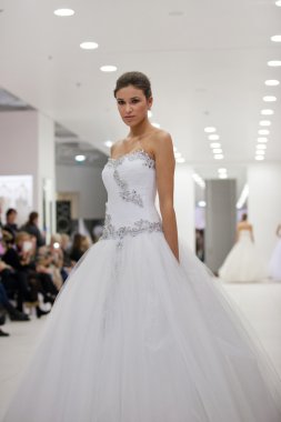 moda gelinlik modeli