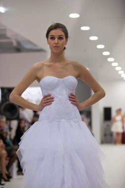 moda gelinlik modeli