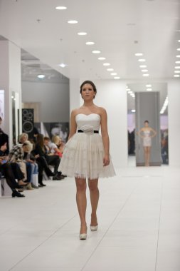 moda gelinlik modeli