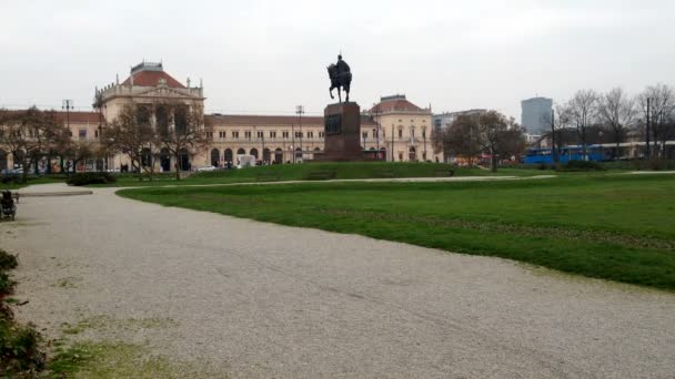 Estación central de tren de Zagreb y parque de la plaza Tomislav — Vídeos de Stock