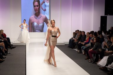 moda gelinlik modeli