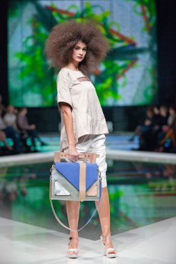 catwalk adlı moda modelleri