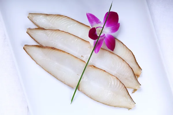 白身魚と花 — ストック写真