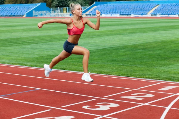 Sportiga kvinnan — Stockfoto