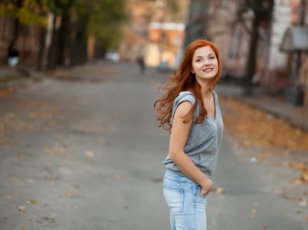 Žena s rudými vlasy — Stock fotografie