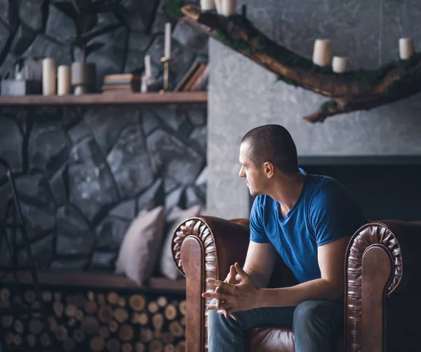 Adult man in blue t-shirt at home Fotografias De Stock Royalty-Free