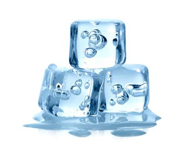 Beyaz arkaplanda izole buz küpleri