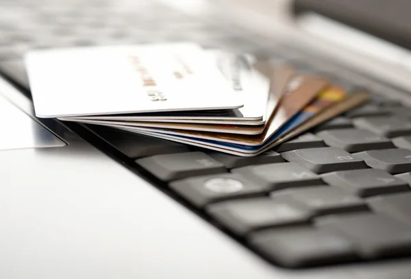 Credit cards and laptop. Shallow DOF — Stock Photo, Image