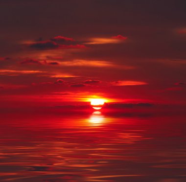 Sunset su üzerinde