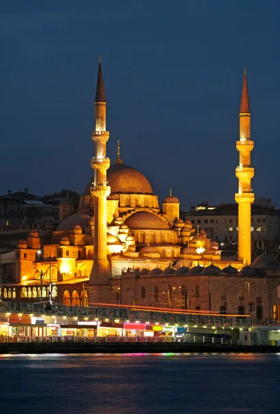 Nieuwe moskee (Yeni Cami). Istanbul, Turkije — Stockfoto