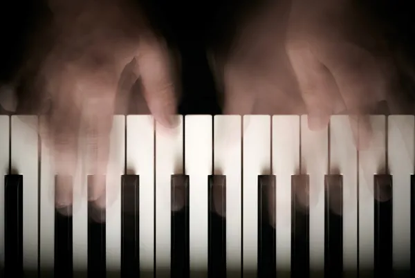 Hands playing piano. Motion blur — Stock Photo, Image