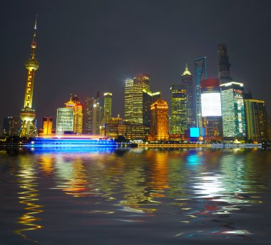 gökdelenler, shanghai. Klasik görünümden bund