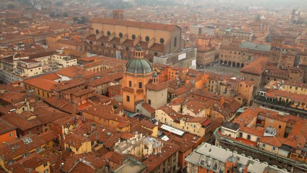 Italien, Bologna. Luftaufnahme vom Asinelli-Turm — Stockvideo
