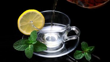 çay fincan içine dökme